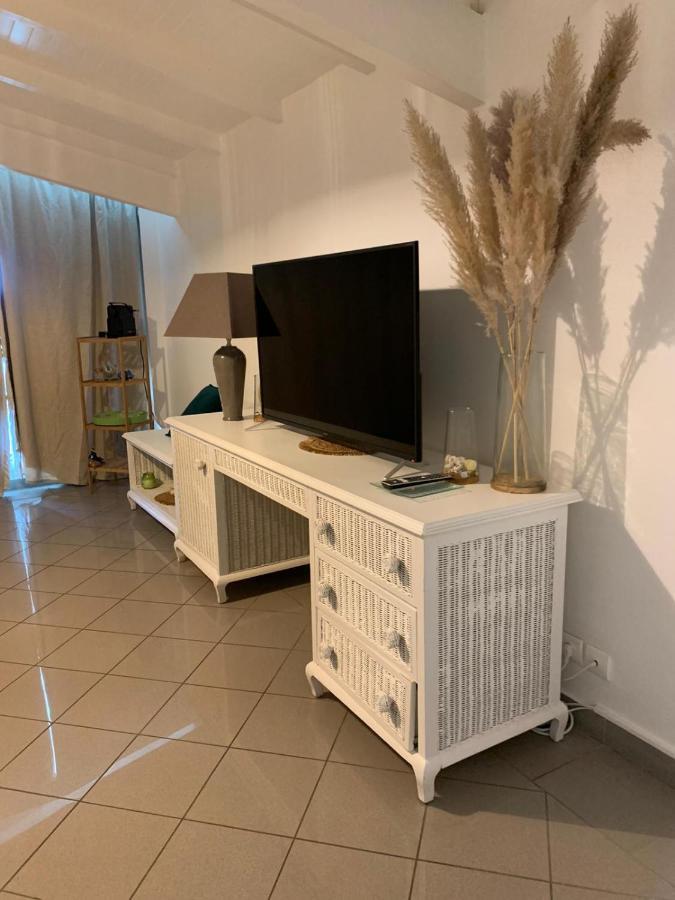 Le Pelican Le Gosier  Luaran gambar